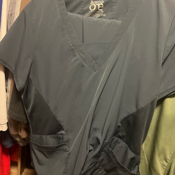 Women’s scrubs all in excellent condition!
Most size large,sketchers set is XL - Picture 6 of 13